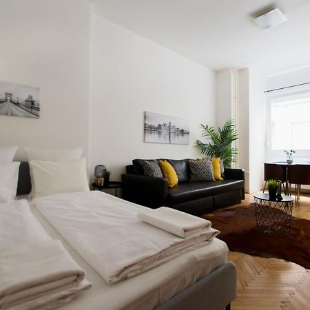 Standard Apartment By Hi5 - Petofi 12 Budapest Eksteriør billede