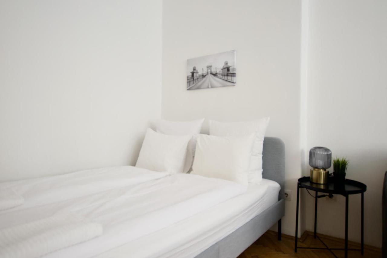Standard Apartment By Hi5 - Petofi 12 Budapest Eksteriør billede